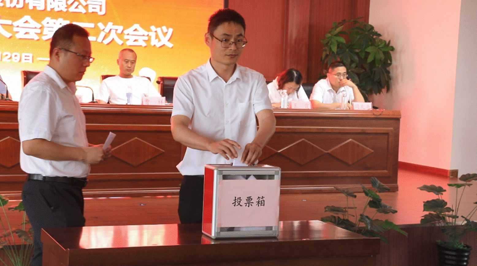1748592283852437.gif image005.gif